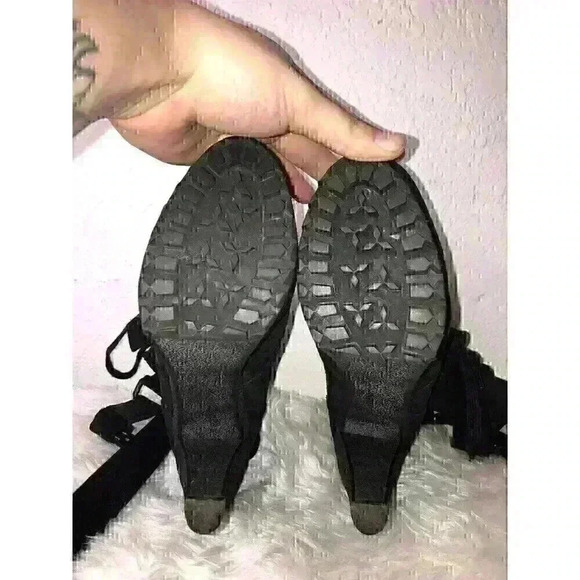 Burberry Womens Size 8 Fall Of 2009 Vogue Runway Ankle Lace Up Strap Up Boots - Picture 9 of 9